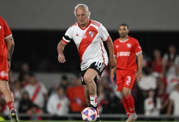 El Beto Alonso Volvi A Jugar En El Monumental Adn